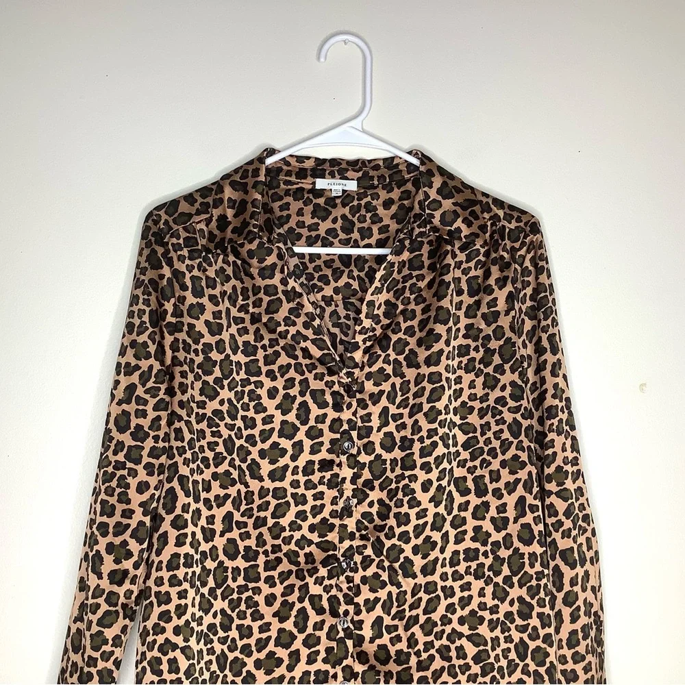 < Pleione Leopard Print Satin Button Down Shirt > - Picture 2 of 6